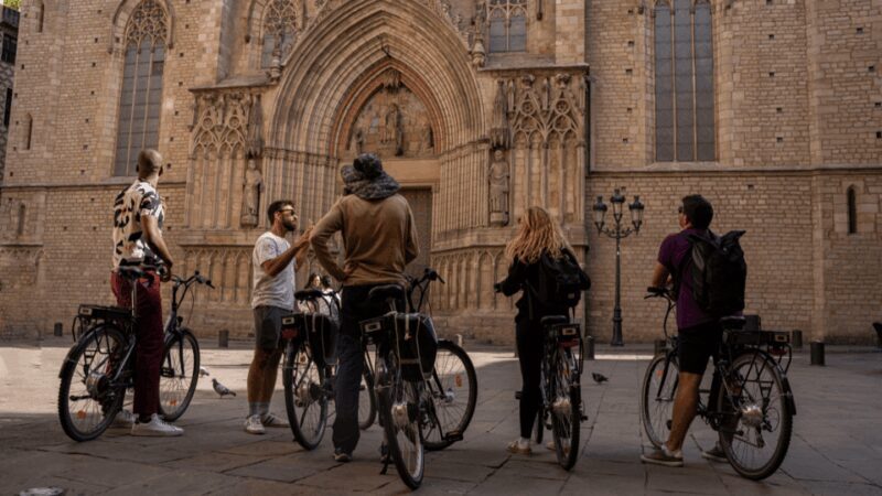 Barcelona: Gaudí Masterpieces & Hidden Gems E-Bike Tour - The Historic Born District and Arc de Triomf