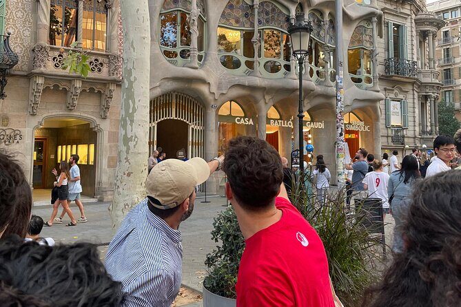 Barcelona: Gaudí, Tapa, Drink & Hidden Architectural Gems - Analyzing the Experience: What You Can Expect