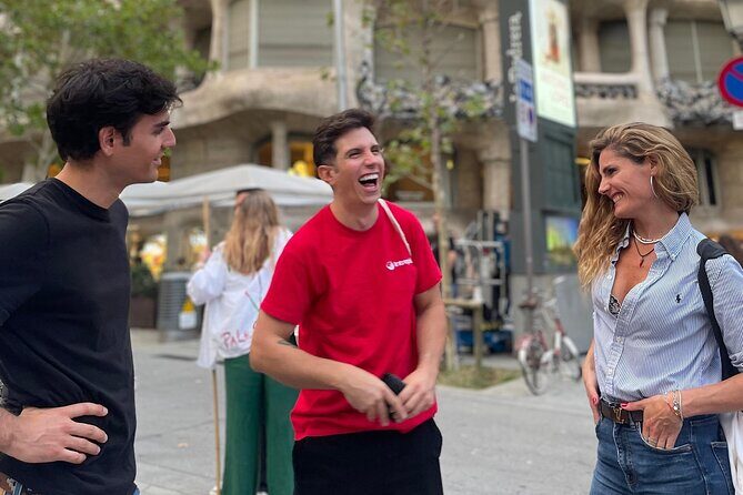 Barcelona: Gaudí, Tapa, Drink & Hidden Architectural Gems - Who Should Consider This Tour?