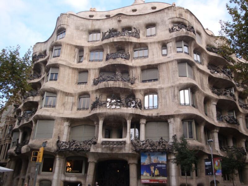 Barcelona: German City Tour from Gaudí's Perspective - Exploring Gaudí’s Barcelona: What to Expect