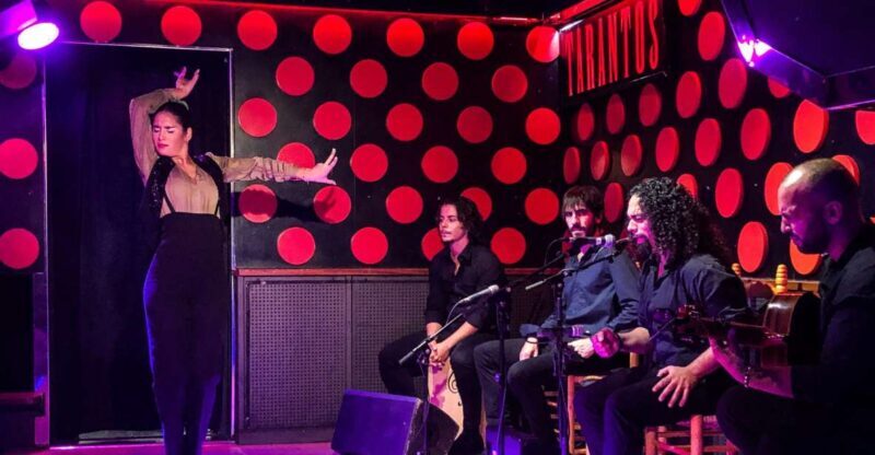 Barcelona: Gothic Quarter and Flamenco Show (Small Group) - Key Points