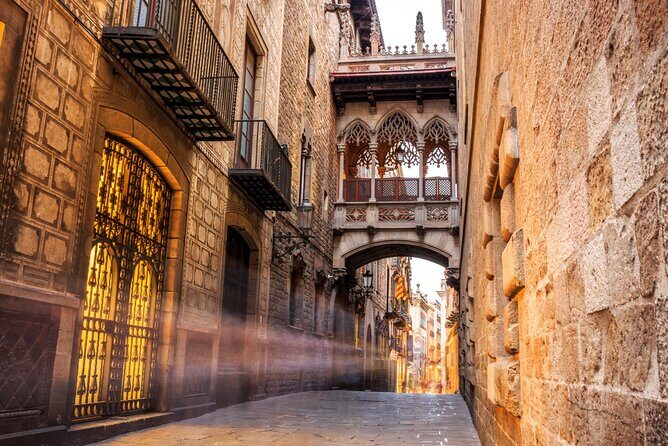 Barcelona Gothic Quarter Scavenger Hunt and City Highlights Walking Tour - The Itinerary in Detail
