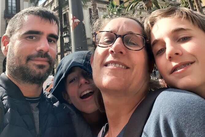 Barcelona Gothic Quarter Scavenger Hunt and City Highlights Walking Tour - Practical Considerations