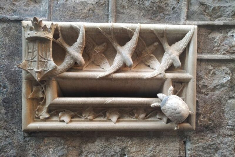 Barcelona: Gothic Quarter Walking Tour with Optional Tapas - Who Should Consider This Tour?