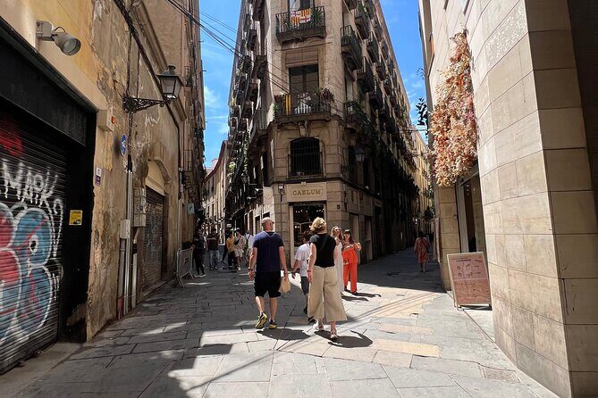 Barcelona: Guided City Tour by Local Transport - What Makes This Tour Stand Out?