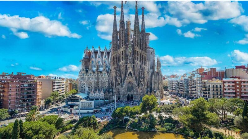 Barcelona: Guided visit of the Sagrada Familia - The Realities: Things to Keep in Mind