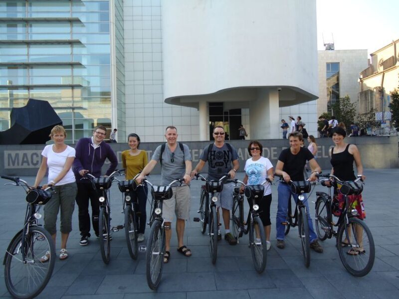 Barcelona Highlights Bike Tour: Cycle along the beach! - Key Points