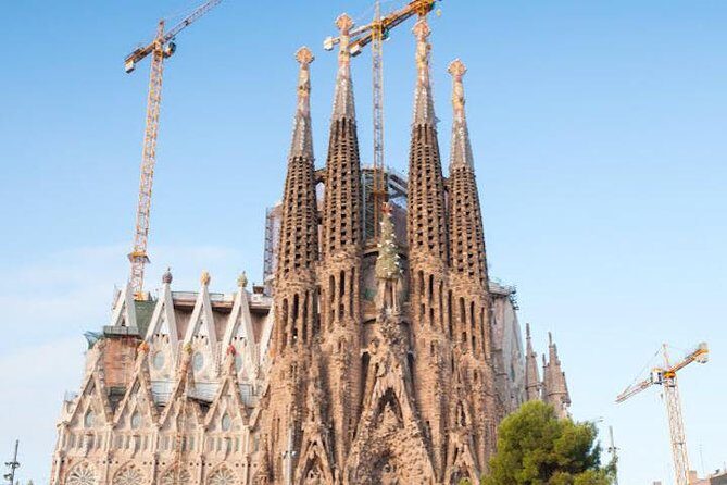 Barcelona: Highlights of Sagrada Familia Max 6 People Guided Tour - Who Is This Tour Best For?