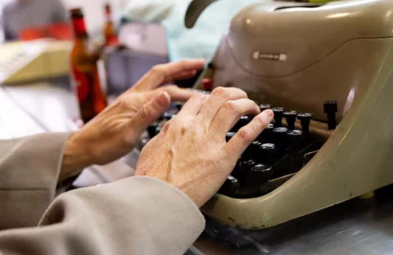 Barcelona: Letter Writing Experience on Vintage Typewriters - What Is the Barcelona Letter Writing Experience Like?