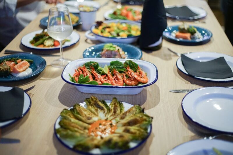 Barcelona: Lunch or Dinner on the Mediterranean Sailing Tour - Key Points