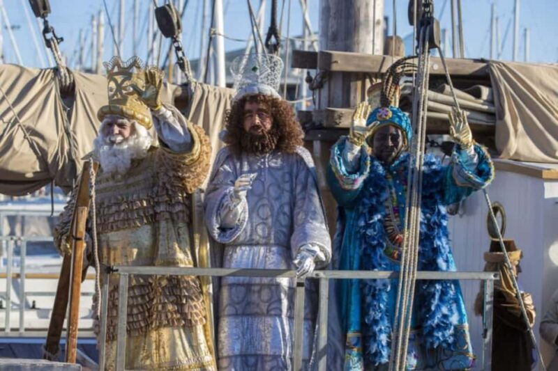 Barcelona: Magical Sailboat Ride - Welcome the Three Kings by Sea - An Honest Look at the Experience