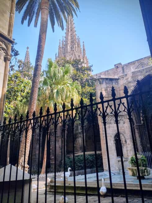 Barcelona: Medieval Gothic Quarter 5-Senses Immersive Tour - Key Points