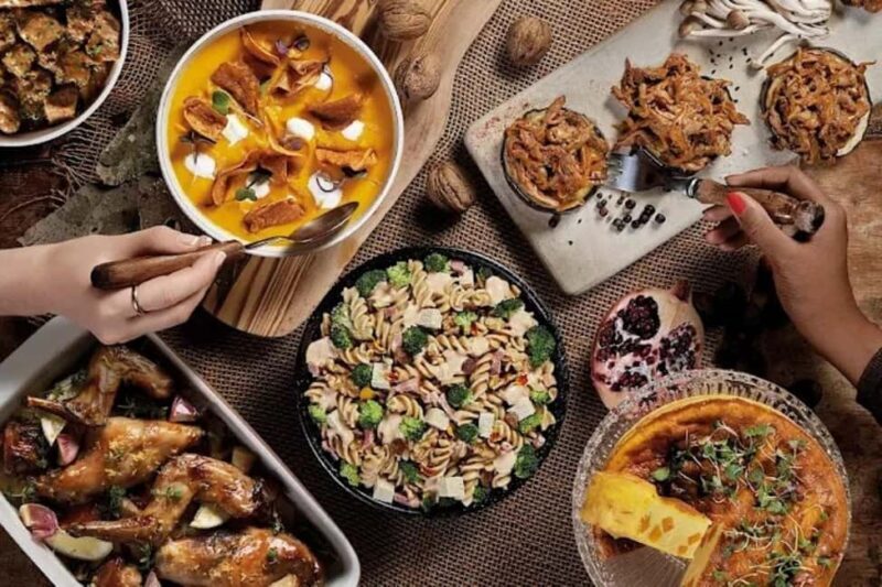 Barcelona: Mediterranean Buffet + Mini Tour of Iconic Areas - The Guided Walk: A Quick Cultural Dive