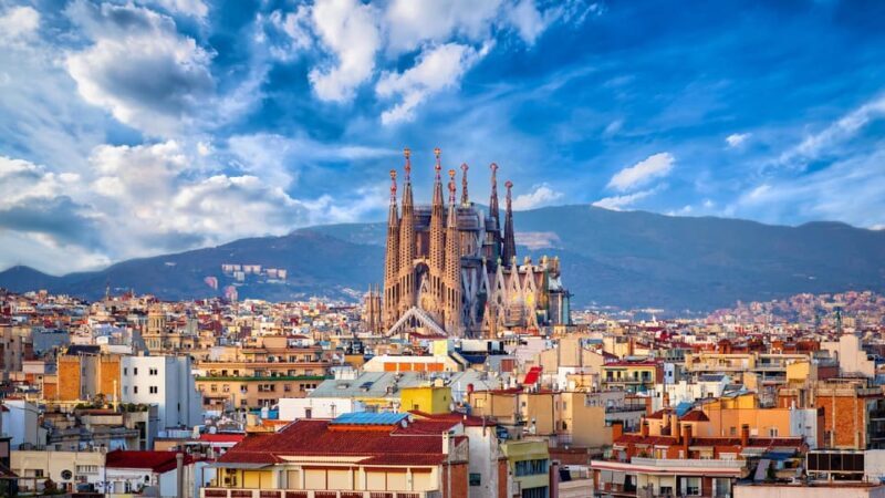 Barcelona: Modernism Gaudi Architectural Walking Tour - Key Points