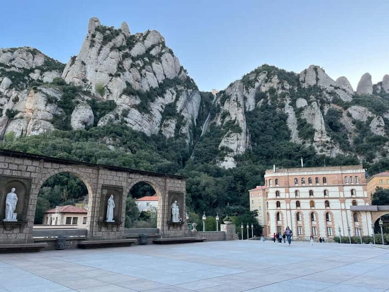 Barcelona: Montserrat afternoon tour, easy hike & boys choir - Key Points