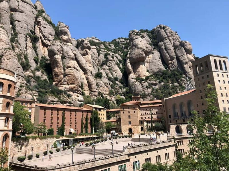 Barcelona: Montserrat Tour, Transfers & Basilica Entry - Key Points