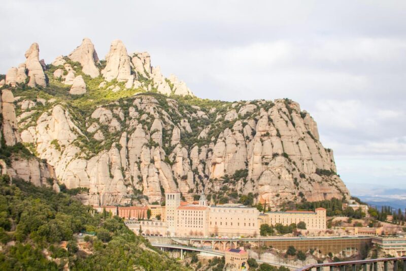 Barcelona: Montserrat, Winery Tour & Lunch with Wine Tasting - Key Points