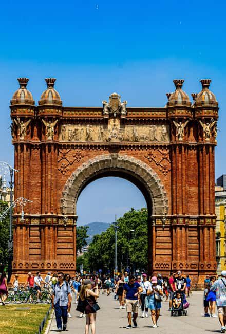 Barcelona: Night Lights & Tapas Tour by Car - The Experience in Detail: What You Can Expect