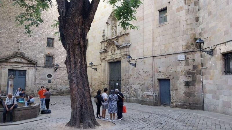 Barcelona: Old City Guided Walking Tour with a Local - Key Points