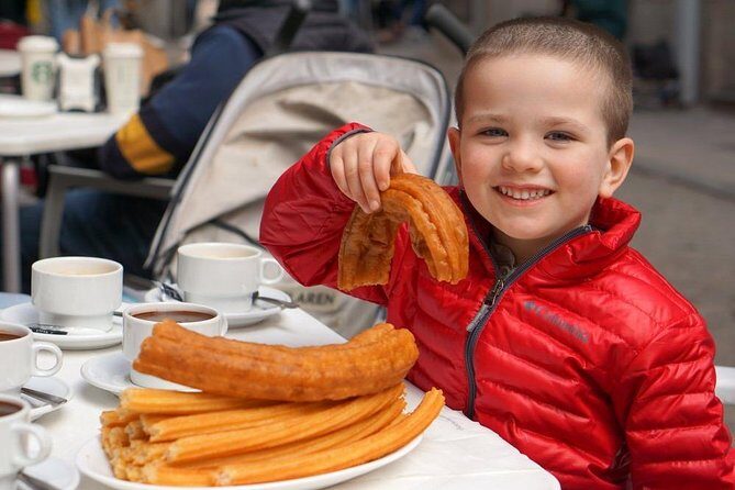 Barcelona Old City Tour for Kids and Families with Churros Stop - Key Points