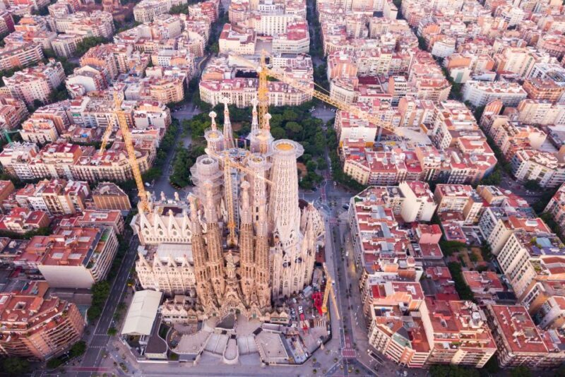 Barcelona Old Town and Top Attractions Private Car Tour - Who Is This Tour Perfect For?