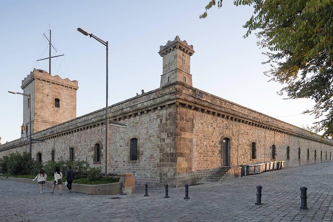 Barcelona: Old Town, Montjuic Castle, Cable Car Small Group Tour - FAQs