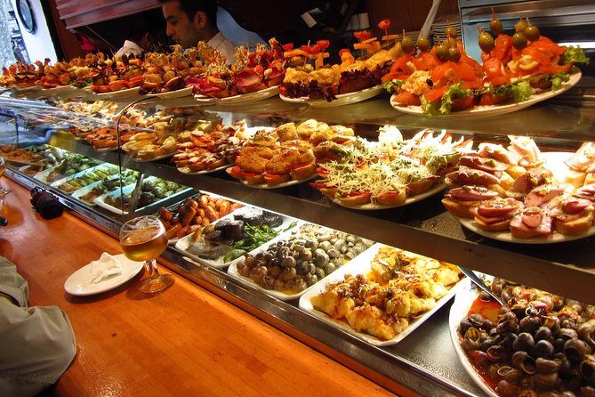 Barcelona Old Town Night Small Group Tour with Tapas & Flamenco - Key Points
