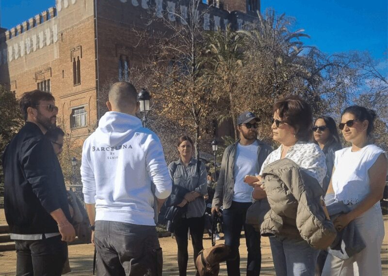 Barcelona: Old Town Private Walking Tour of Past and Present - Key Points