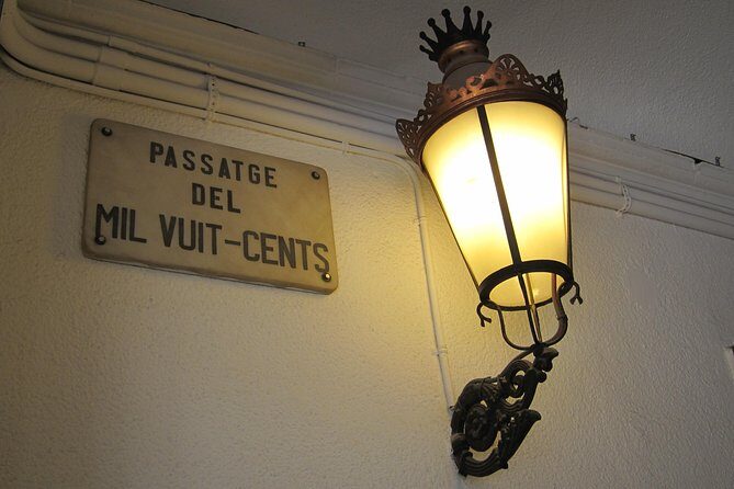 Barcelona Old Town walking tour with official guide - What Makes This Tour Stand Out