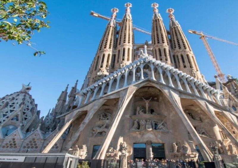 Barcelona: Panoramic Tour by car - Key Points