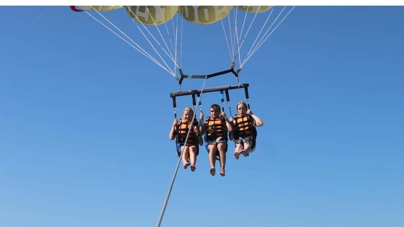 Barcelona: Parasailing with panoramic views over the sea - Barcelona: Parasailing with panoramic views over the sea