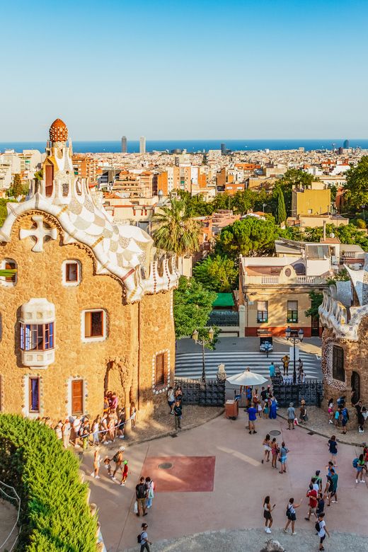 Barcelona: Park Güell Guided Tour & Priority Access - Photo-friendly stops without turning it into a photo race
