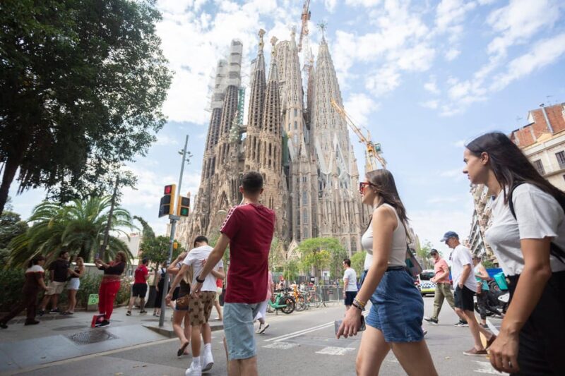 Barcelona: Park Güell & Sagrada Familia Guided Tour - A Deep Dive into the Experience