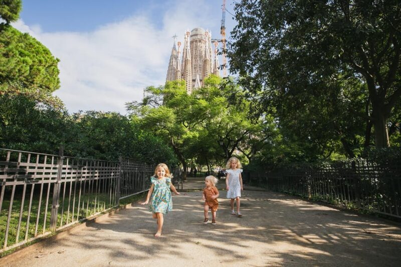 Barcelona: Photographic Madness at the Sagrada Familia - Key Points