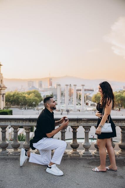 Barcelona: Photoshoot Tour Old Town, Gothic Quarter - Frequently Asked Questions