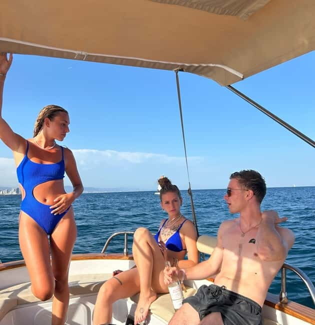 Barcelona: Private Classic Yacht Tour with Drinks - Key Points