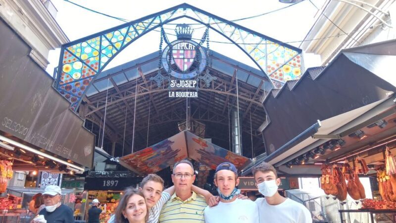 Barcelona: Private Family-Friendly City Tour - Key Points