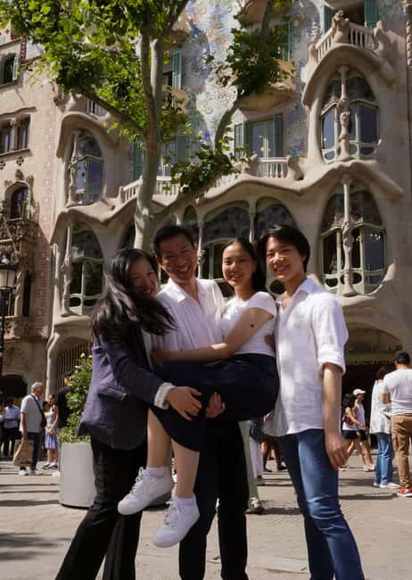 Barcelona - Private Family Photoshoot at Sagrada Familia - What Could Be Better?