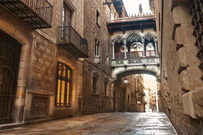 Barcelona Private Gothic Quarter Tour with Flamenco Show - Key Points
