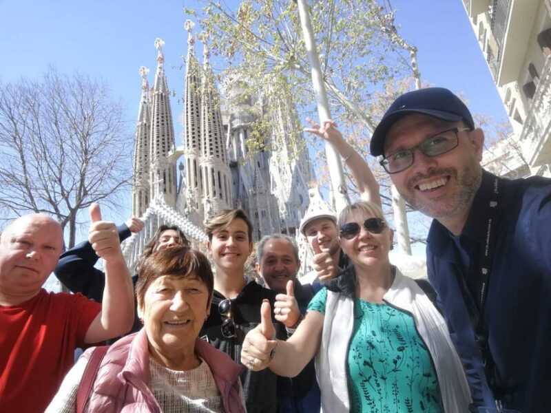 Barcelona Private Highlights Tour with Sagrada Familia - Key Points