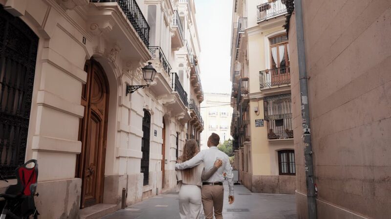 Barcelona: Private photo shooting with pro photographer - The Bottom Line