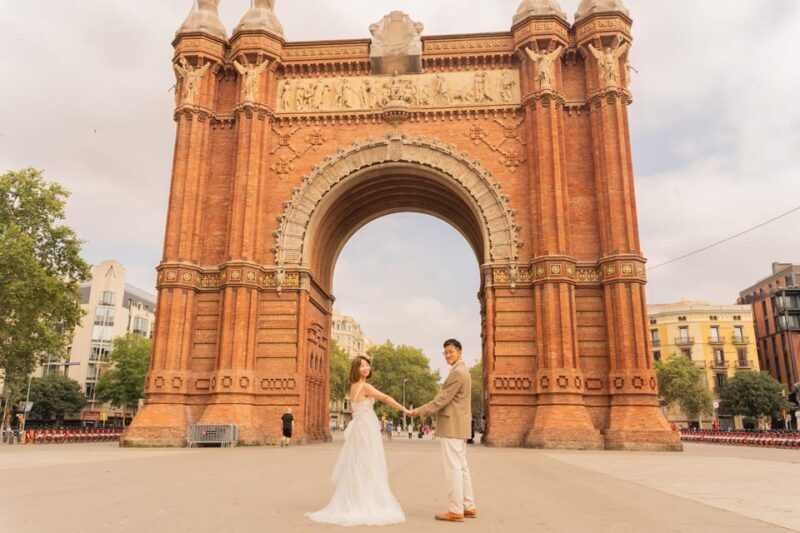 Barcelona: Private Photoshoot at Arc de Triomf - Weighing the Value