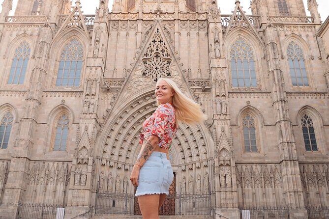 Barcelona Private Photoshoot at Cathedral & Kiss Wall - Who Should Consider This Tour?