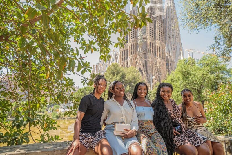 Barcelona: Private Photoshoot at Sagrada Familia - Key Points