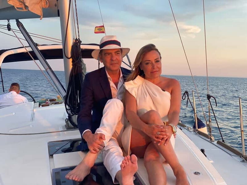 Barcelona: Private Sailing Trip with Drinks & Snacks (max 9) - Key Points