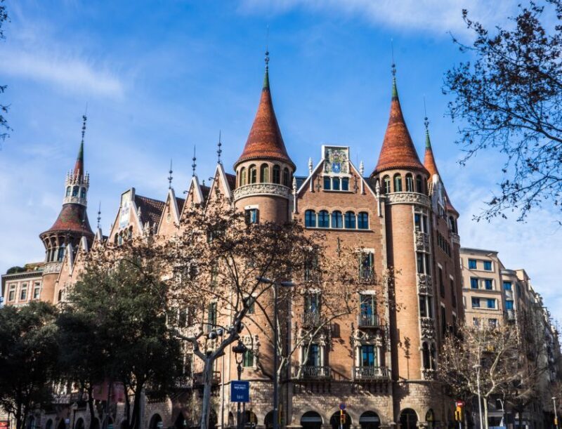 Barcelona: Private Walking Tour with a Local - Analyzing the Cost and Value