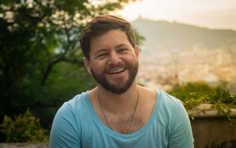 Barcelona Professional Photoshoot: Capture Your Best Moments - Who Should Consider This Experience?