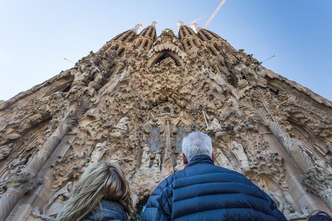 Barcelona: Sagrada Familia Guided Tour with Fast Track Access - What to Expect from the Tour Itinerary