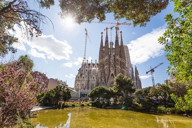 Barcelona: Sagrada Familia Guided Tour with Fast Track Access - The Sum Up: Who Should Consider This Tour?