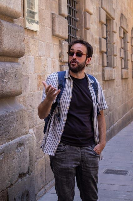 Barcelona: Sagrada Familia, Modernism, and Old Town Tour - Languages and Comfort: Hearing Everything Without Stress